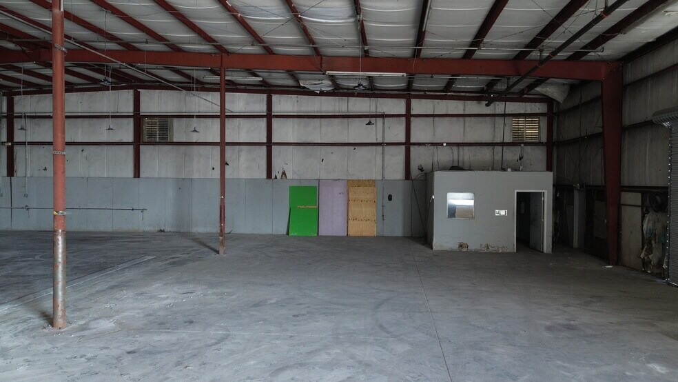 More Photos Of 2402 Clark St, Apopka Manufacturing For Lease