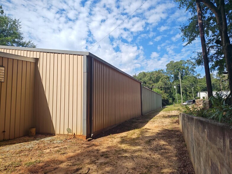 More Photos Of 506 N Conecuh St, Greenville Warehouse For Lease