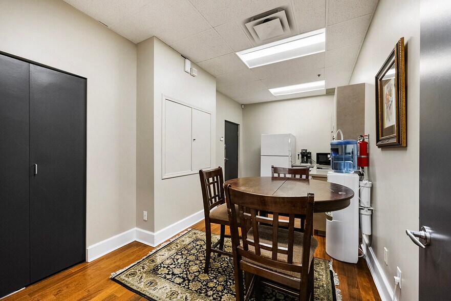 More Photos Of 6351 197th St, Langley Office For Sale