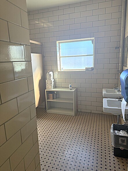 More Photos Of 1113 Capital Blvd, Raleigh Warehouse For Lease