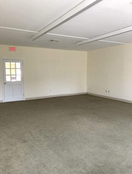 More Photos Of 680 E Main St, Stamford Office For Lease