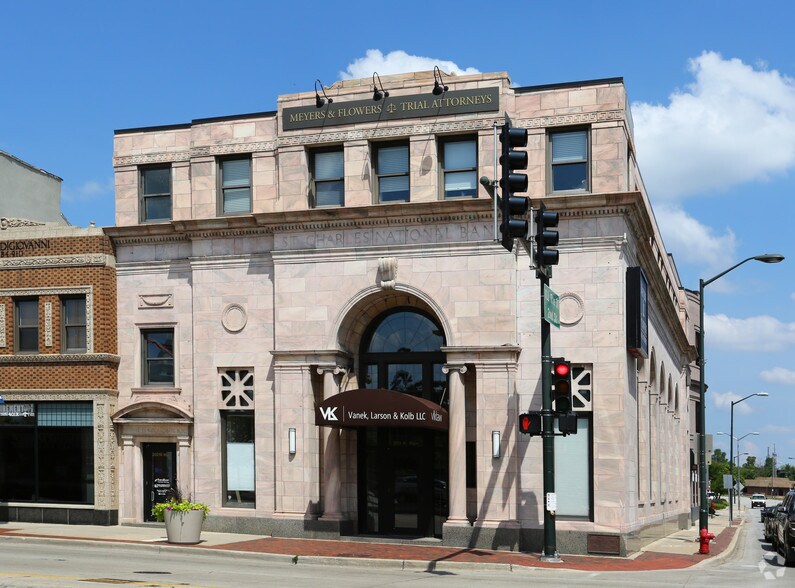 More Photos Of 202 W Main St, St Charles Office For Lease