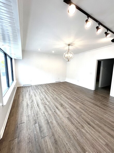 More Photos Of 25 W King St, Shippensburg Flex For Lease