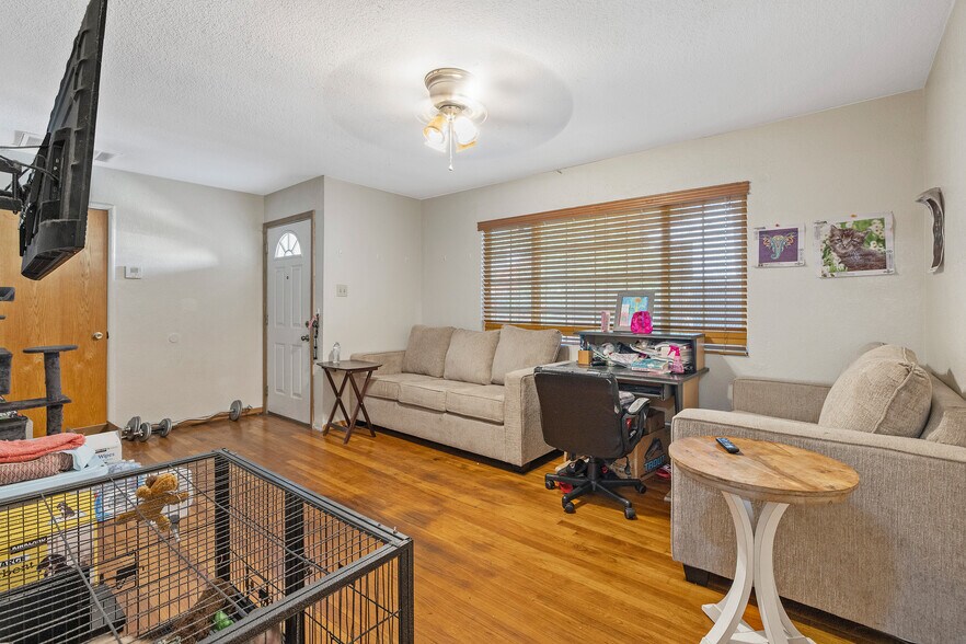 More Photos Of 909 E Noble Ave, Visalia Multifamily For Sale