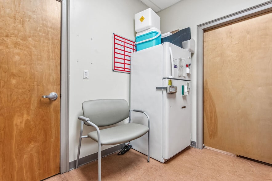 More Photos Of 4275 Western Blvd, Jacksonville Medical For Sale