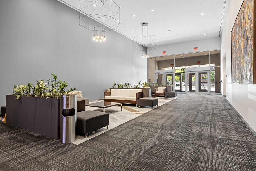 More Photos Of 975-983 Bank St, Ottawa Office For Lease