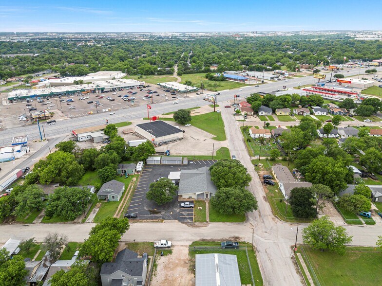 More Photos Of 1301 S 30th St, Waco Office For Sale