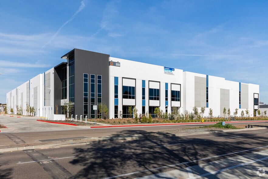 More Photos Of 8888 Balboa Ave, San Diego Distribution For Lease