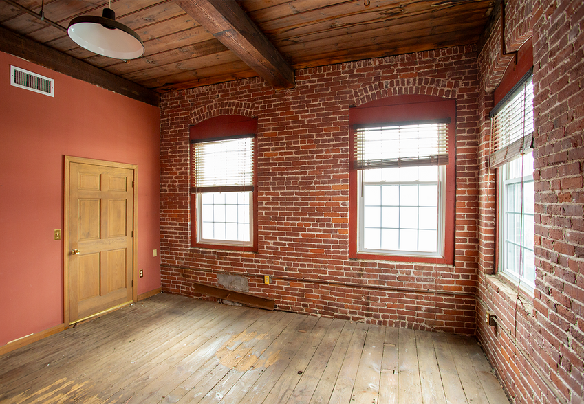 More Photos Of 71 Willie St, Lowell Industrial For Sale