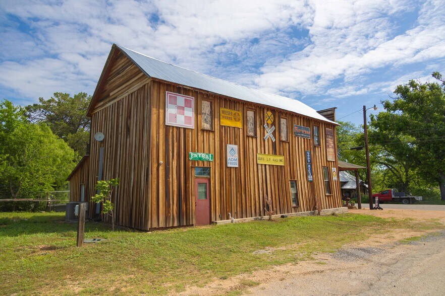 More Photos Of 622 Main st, Blanket Storefront Retail Office For Sale