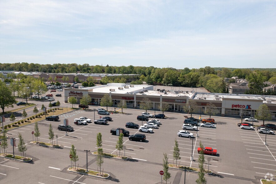 More Photos Of 6500-6566 Jericho Turnpike, Commack Unknown For Lease