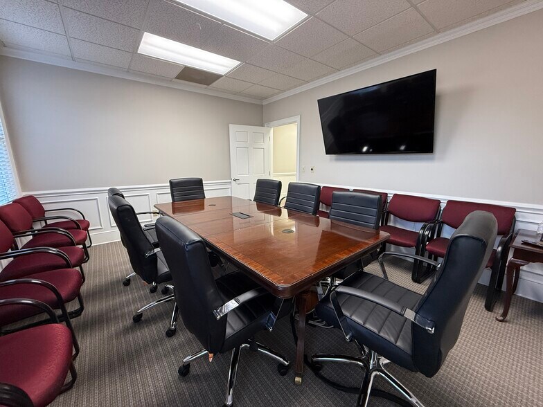 More Photos Of 150 N 9th St, West Columbia Office For Sale