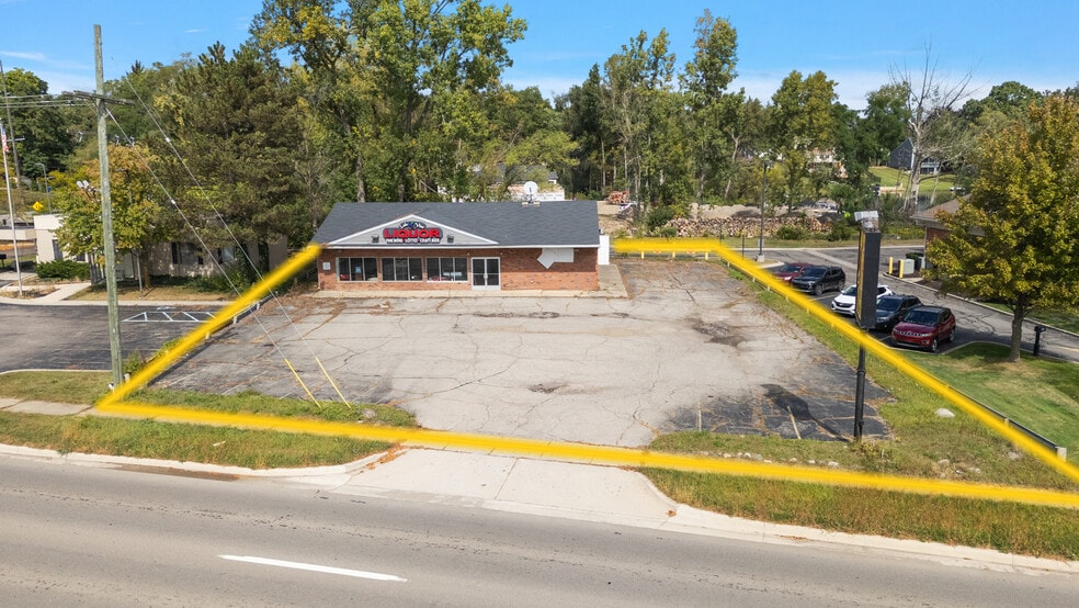 More Photos Of 2974 W Walton Blvd, Waterford Freestanding For Sale