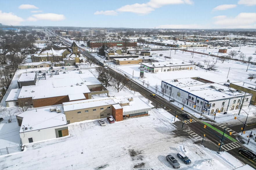 More Photos Of 812 Dundas St, London Freestanding For Sale