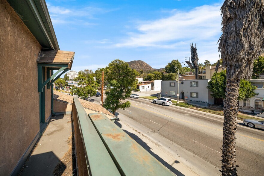 More Photos Of 3325 Barham Blvd, Los Angeles Office For Lease