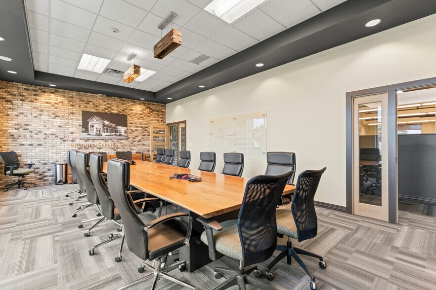 More Photos Of 9404 Margo Ln, Munster Office For Sale