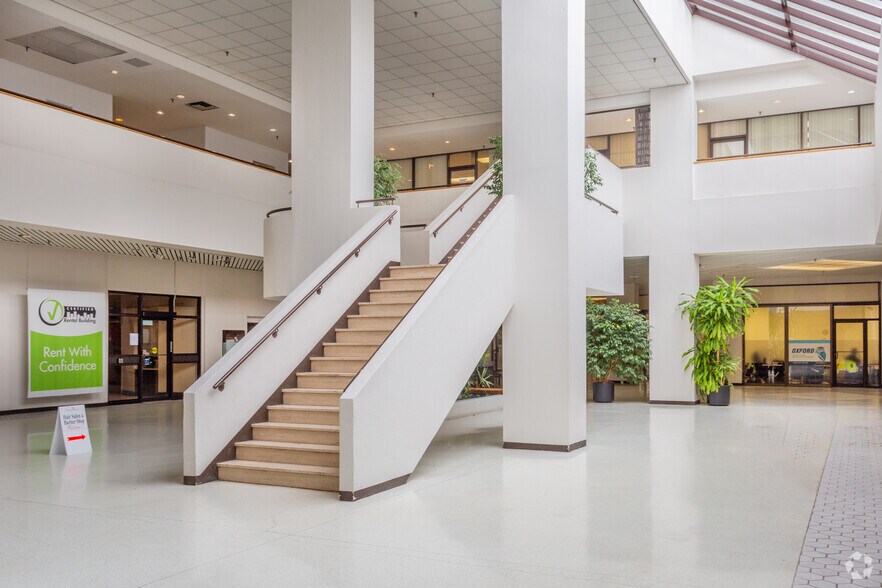 More Photos Of 760 Brant St, Burlington Office For Lease