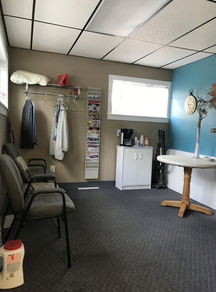 More Photos Of 1741 W Old Ridge Rd, Hobart Storefront Retail Office For Lease