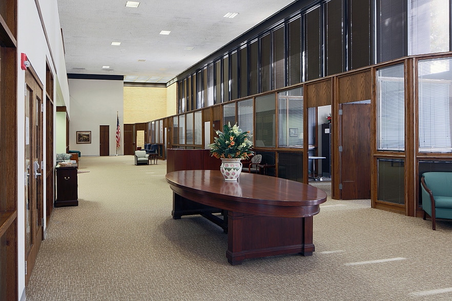 More Photos Of 1000 Fifth Ave, Huntington Medical For Lease