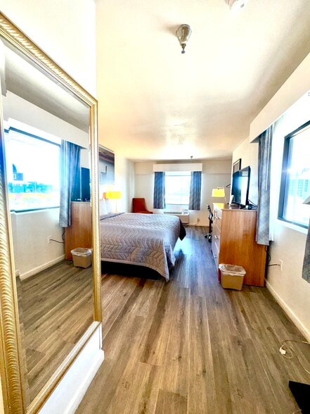 More Photos Of 1768 Beach Blvd, Biloxi Hotel For Sale