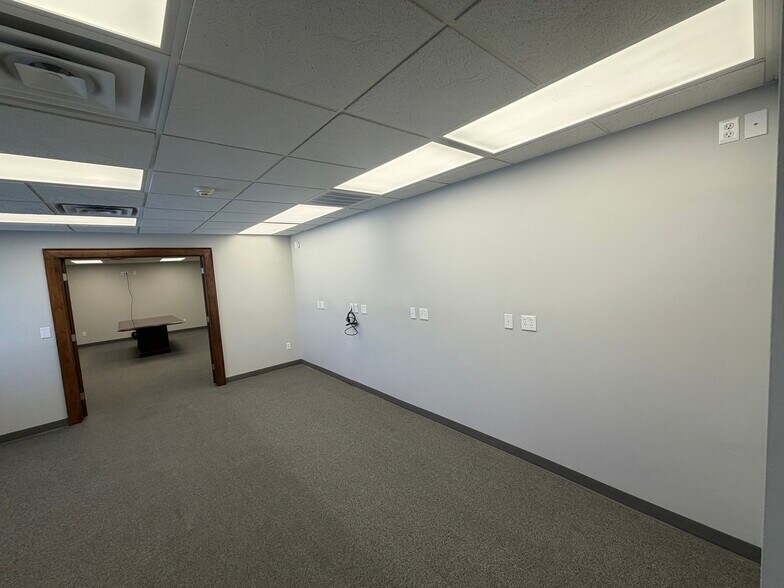 More Photos Of 11244 E 55th Pl, Tulsa Manufacturing For Lease