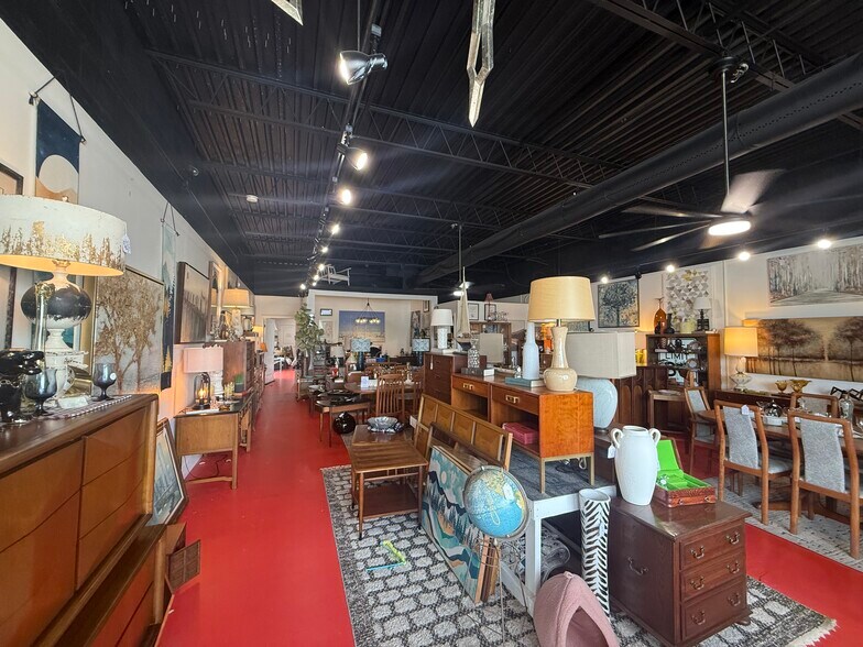 More Photos Of 520 E Venice Ave, Venice Storefront For Lease