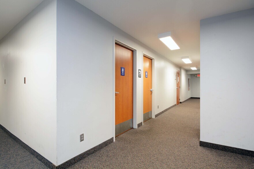 More Photos Of 4155 Old Sibley Memorial Hwy, Eagan Research And Development For Lease