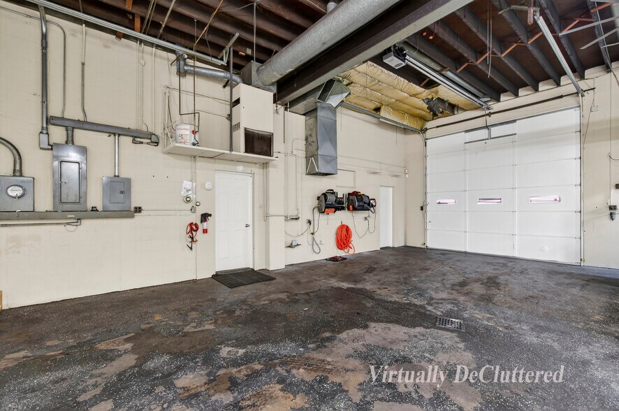 More Photos Of 8708 N 28th Ave, Omaha Light Manufacturing For Sale
