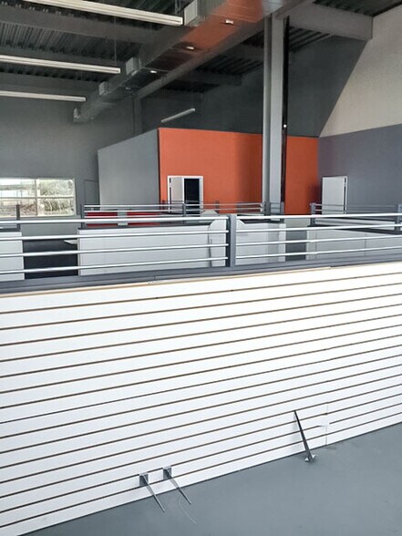 More Photos Of 526 Richmond Ter, Staten Island Warehouse For Lease