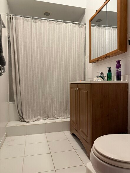 More Photos Of 4734 N Beacon St, Chicago Apartments For Sale