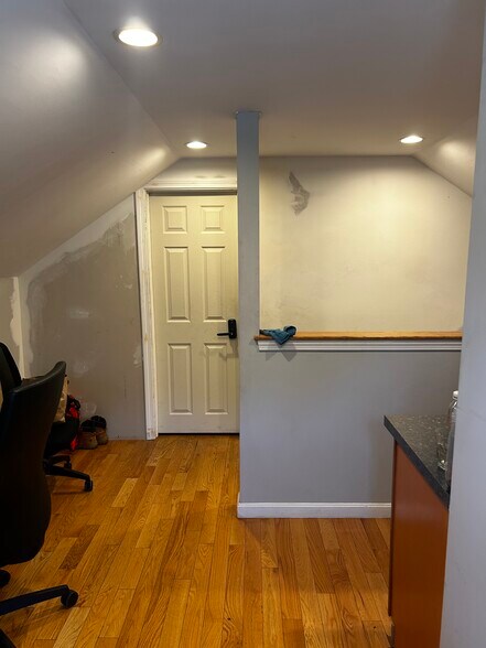 More Photos Of 1208 Smithfield Ave, Lincoln Warehouse For Sale