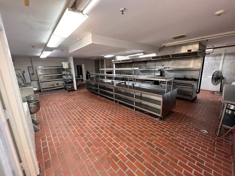 More Photos Of 9009 Boone Rd, Houston Assisted Living For Lease