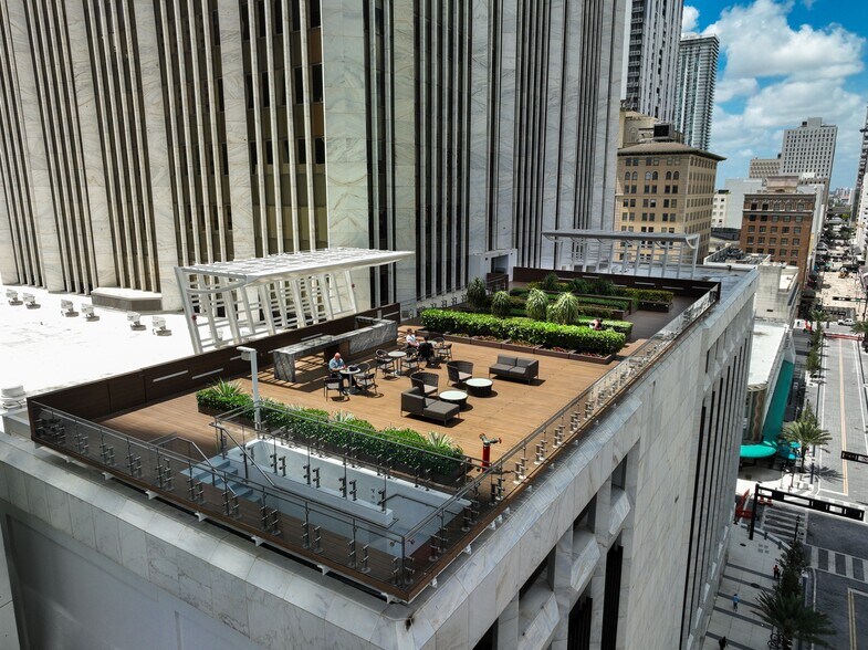 More Photos Of 1 SE 3rd Ave, Miami Office For Lease