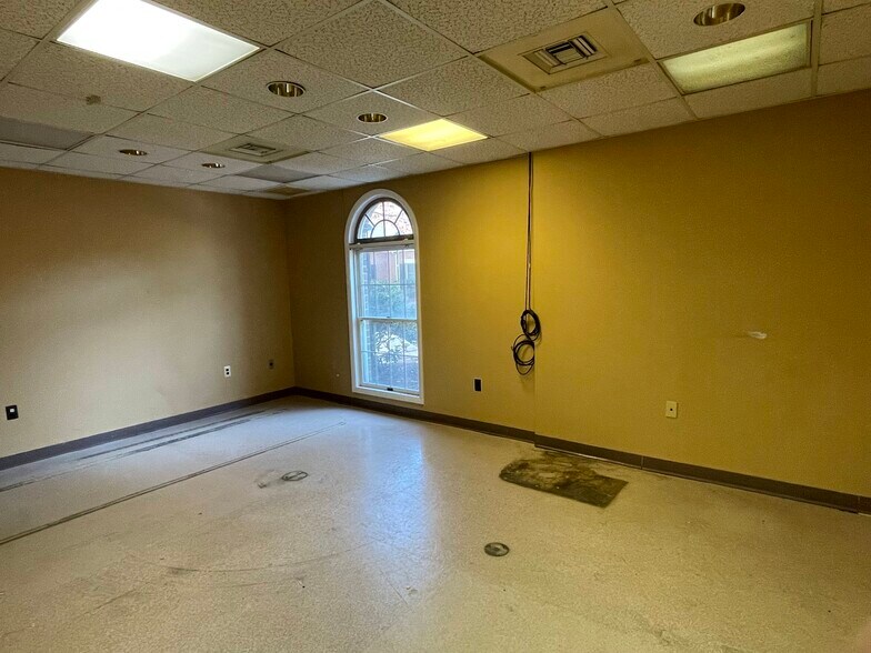 More Photos Of 11335 Pembrooke Sq, Waldorf Medical For Sale