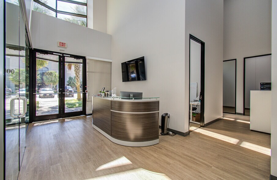 More Photos Of 9330 Kirby Dr, Houston Research And Development For Lease