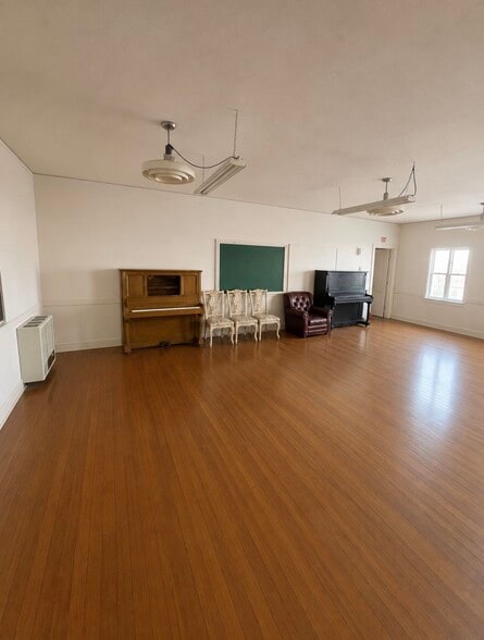 More Photos Of 1209 E Garfield Ave, Glendale Schools For Lease