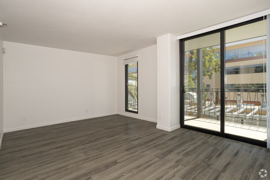 More Photos Of 2701 Capitol Ave, Sacramento Apartments For Lease