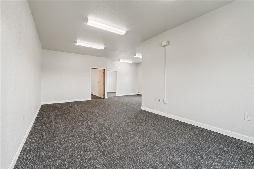 More Photos Of 3408 International St, Fairbanks Warehouse For Lease