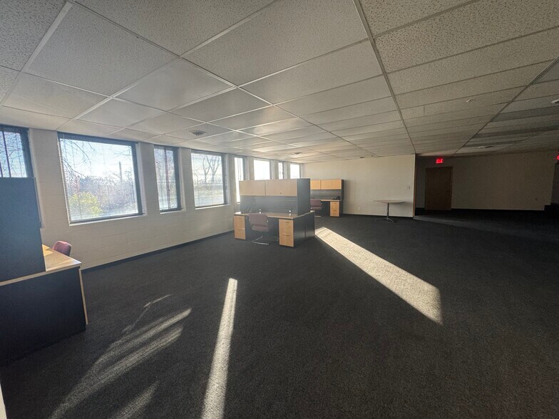 More Photos Of 7056 Corporate Way, Dayton Office For Lease