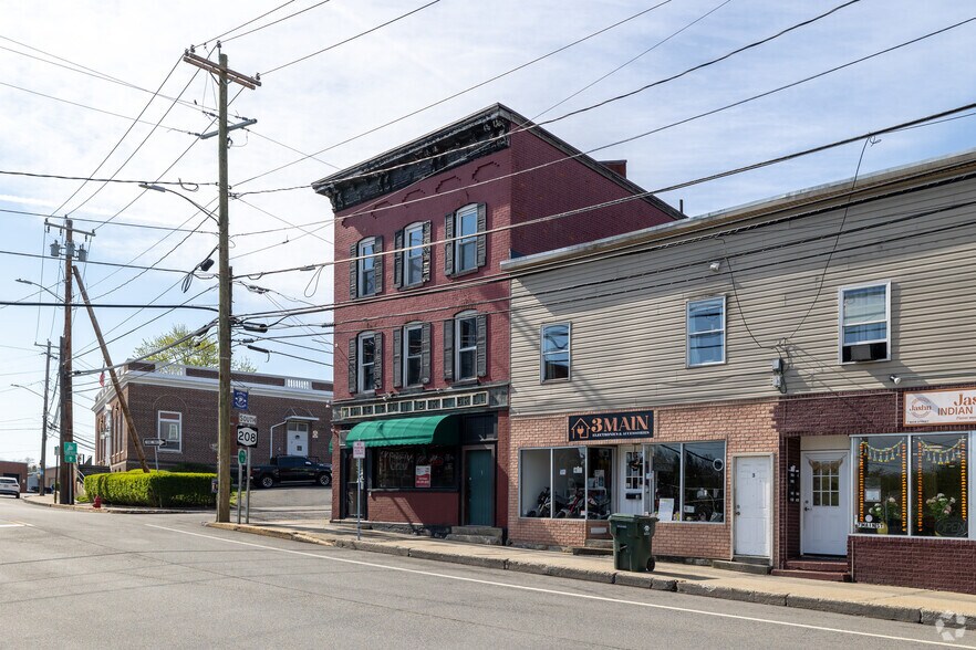 More Photos Of 1 Main St, Walden Storefront Retail Residential For Sale