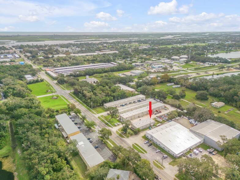 More Photos Of 708 W Park Ave, Edgewater Warehouse For Sale