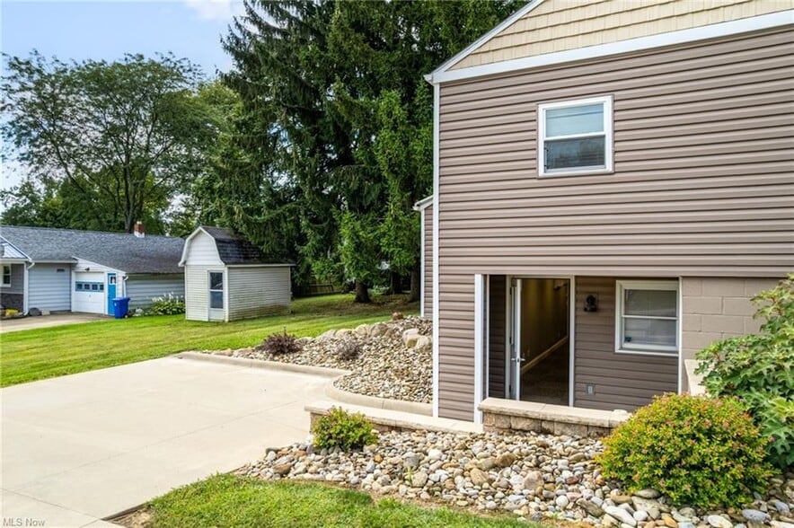 More Photos Of 1109 Eastern Ave, Ashland Office Residential For Sale