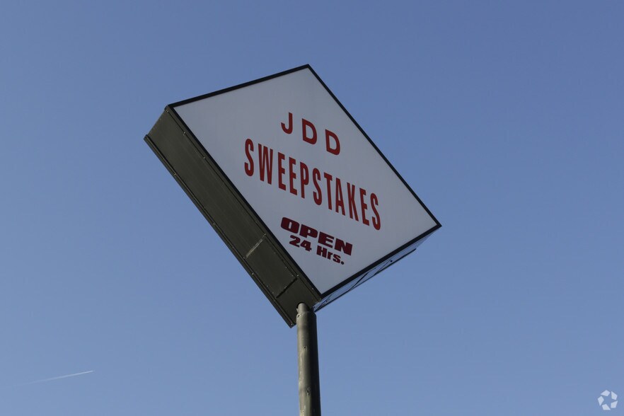 More Photos Of 4578 Blanding Blvd, Jacksonville Freestanding For Sale