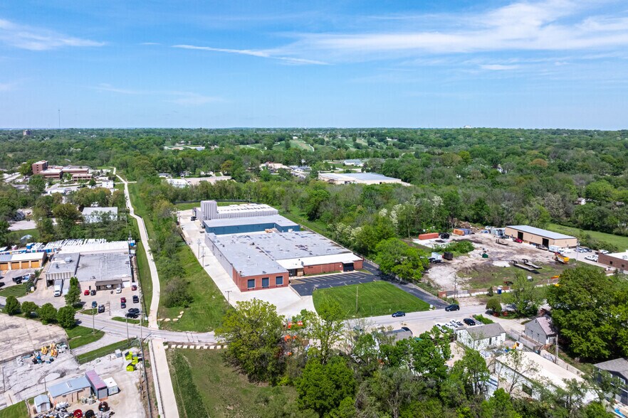 More Photos Of 9700 E 56th St, Raytown Warehouse For Lease