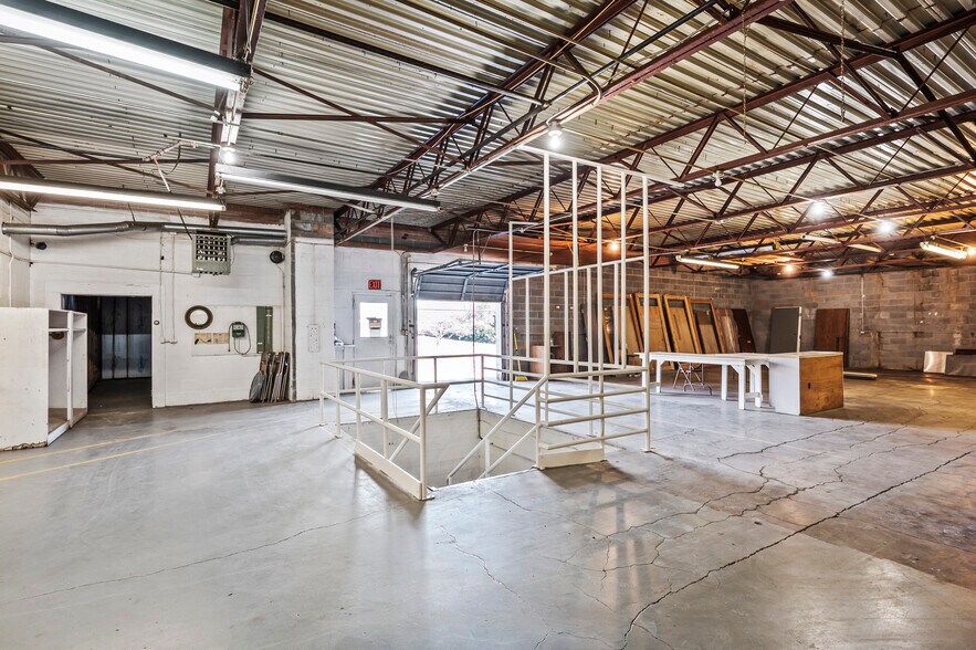 More Photos Of 330 W 27th St, Winston-Salem Warehouse For Sale