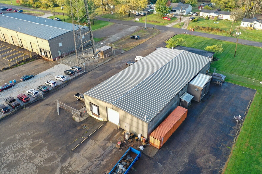 More Photos Of 3822 Victory Ave, Louisville Warehouse For Lease