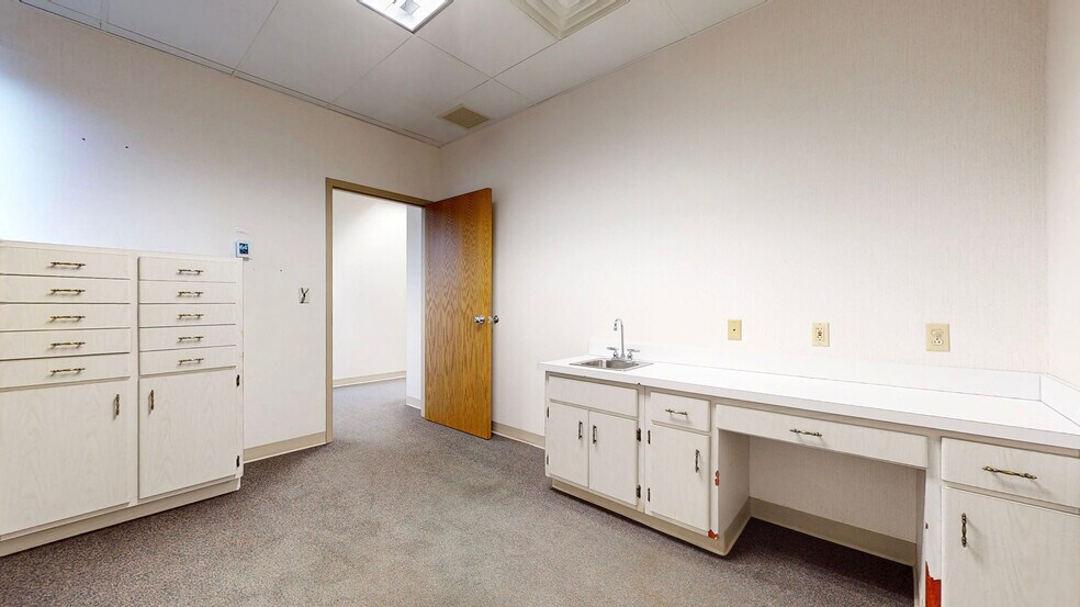 More Photos Of 2228-2230 Sunset Blvd, Steubenville Office For Lease