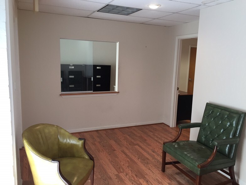 More Photos Of 6116 Rolling Rd, Springfield Medical For Lease