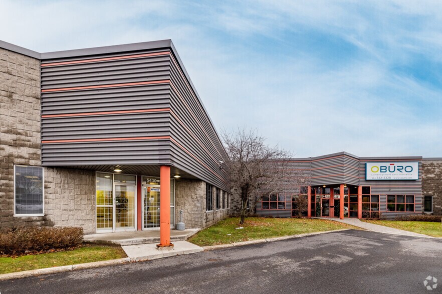 More Photos Of 5400-5490 Boul Thimens, Saint-Laurent Coworking Space