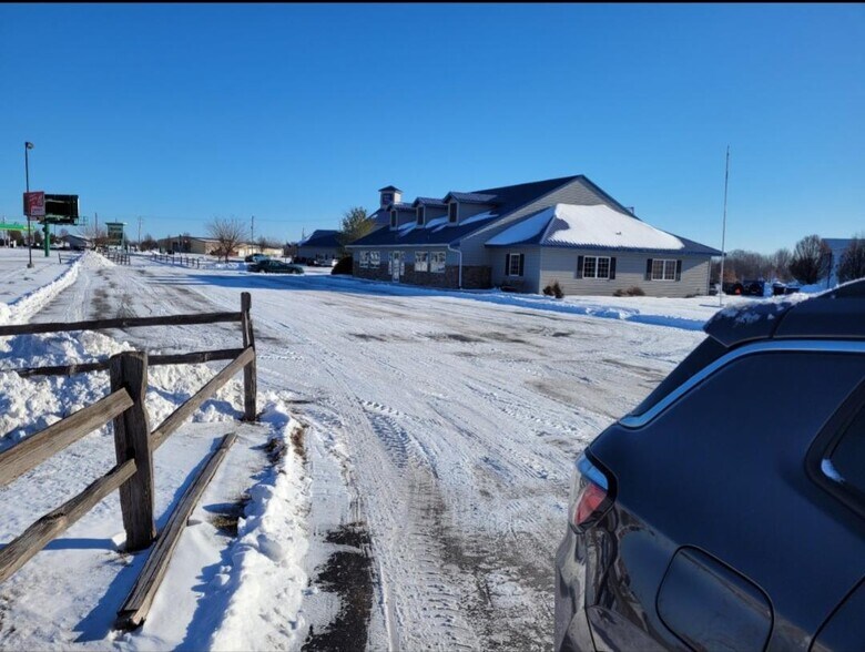 More Photos Of 1703 Oak St, Canton General Retail For Sale